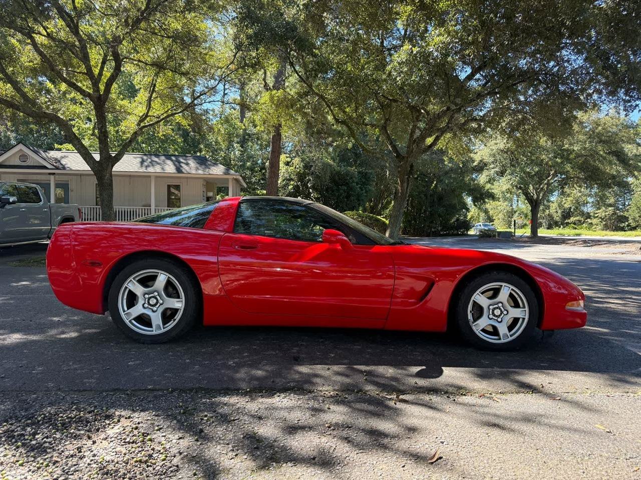 Used 1998 Chevrolet Corvette Coupe RWD image 4
