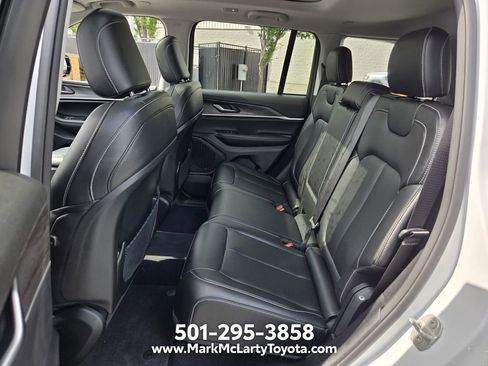 Used 2023 Jeep Grand Cherokee Limited AWD/4WD image 10