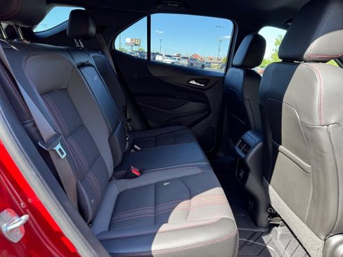 Used 2022 Chevrolet Equinox RS w/ Infotainment Package image 10
