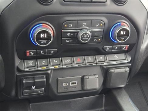 Used 2022 Chevrolet Silverado 2500 LTZ w/ LTZ Convenience Package image 24