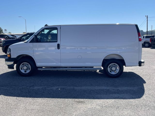 Used 2025 Chevrolet Express 2500 w/ Driver Convenience Package RWD image 7