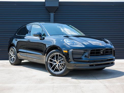 Certified 2026 Porsche Macan AWD/4WD image 9