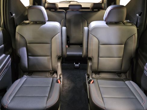 Used 2025 Chevrolet Traverse Z71 w/ Driver Confidence Package image 38