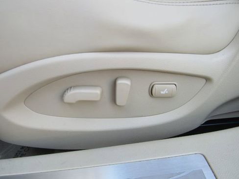 Used 2014 INFINITI QX70 2WD w/ Premium Package image 16