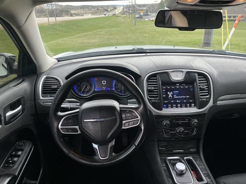 Used 2019 Chrysler 300 Touring w/ Sport Appearance Package AWD/4WD image 15
