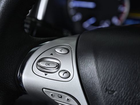 Used 2017 Nissan Murano SV w/ Visibility Package image 14