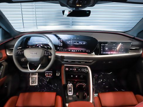 New 2025 Audi SQ5 Prestige image 10