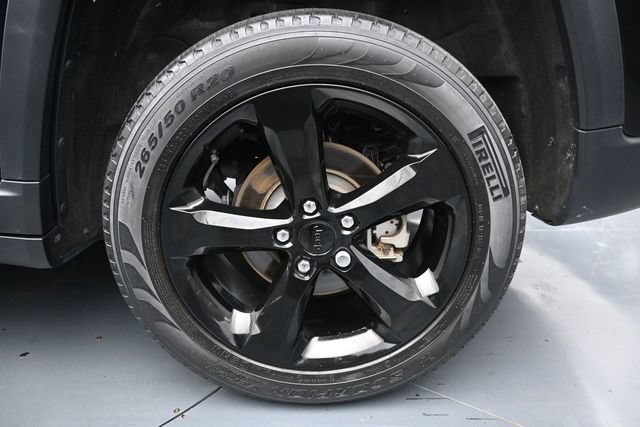 Used 2023 Jeep Grand Cherokee Limited w/ Black Appearance Package AWD/4WD image 11