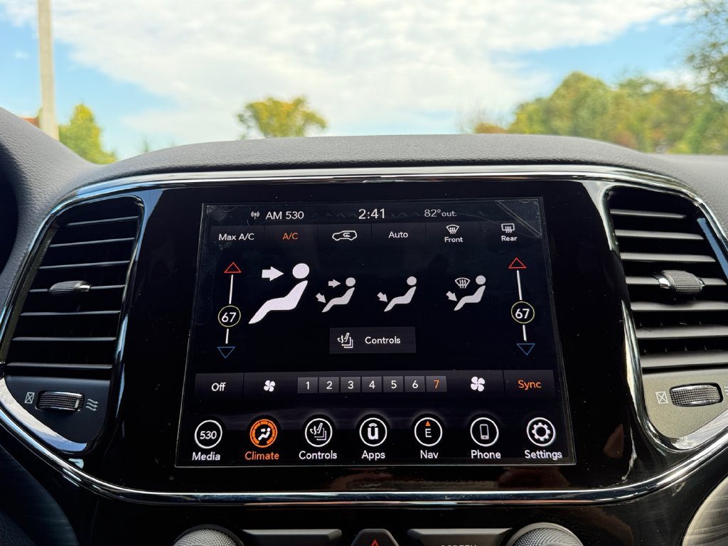 Used 2021 Jeep Grand Cherokee Laredo X AWD/4WD image 16