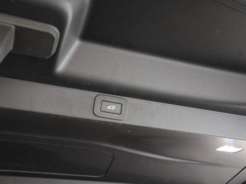 Used 2025 Land Rover Range Rover Long Wheelbase SE image 24