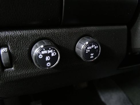 Used 2018 GMC Canyon SLE w/ Nightfall Edition AWD/4WD image 16