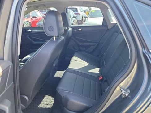 Used 2023 Volkswagen Jetta SE w/ Panoramic Sunroof Package FWD image 11