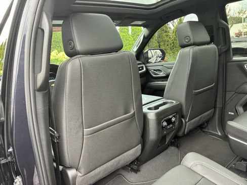 Used 2022 Chevrolet Tahoe LT w/ LT Signature Plus Package RWD image 15