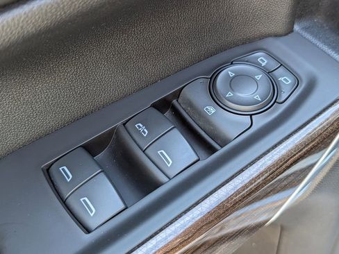 Used 2021 Chevrolet Silverado 1500 LT image 34