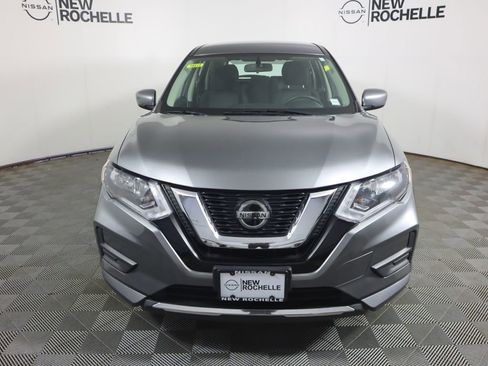 Used 2018 Nissan Rogue S image 2