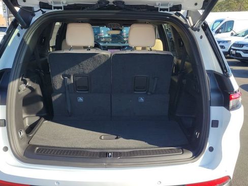 New 2025 Jeep Grand Cherokee L Limited w/ Black Appearance Package image 8