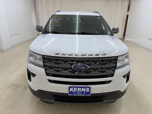 Used 2018 Ford Explorer XLT w/ Equipment Group 202A FWD image 9
