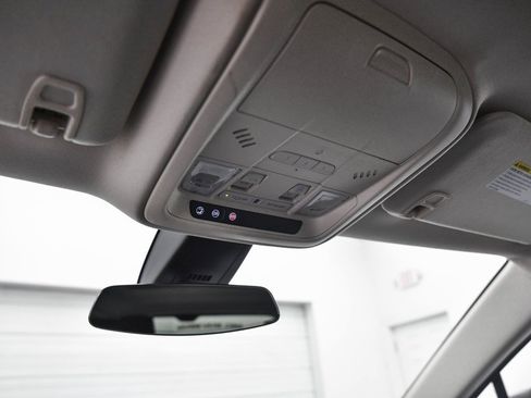 Used 2018 Cadillac XT5 Luxury w/ Driver Awareness Package image 15