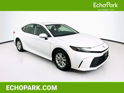 Used 2025 Toyota Camry LE image 1