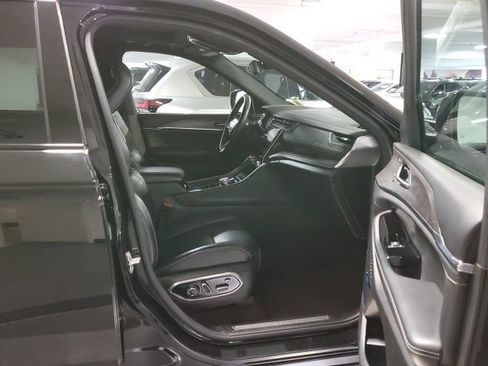 Used 2022 Jeep Grand Cherokee L Overland w/ Luxury Tech Group IV AWD/4WD image 35