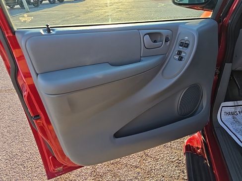Used 2005 Dodge Grand Caravan SXT w/ Leather Interior Group image 14