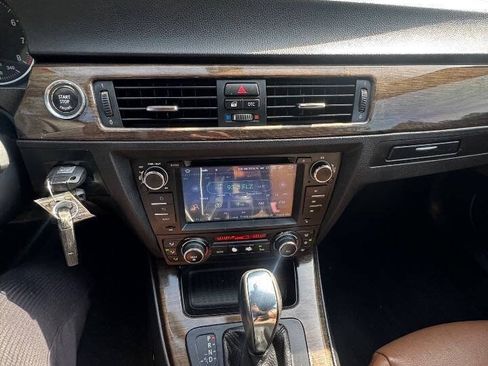 Used 2011 BMW 328i Convertible RWD image 9