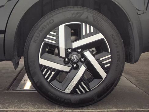 Used 2025 Nissan Kicks SV image 5