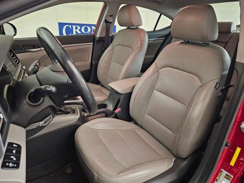 Used 2019 Hyundai Elantra Limited image 13