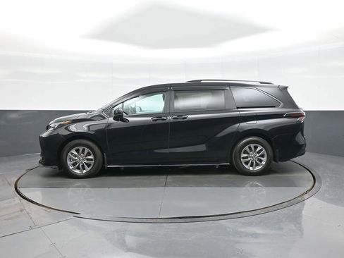 Certified 2025 Toyota Sienna LE w/ LE Plus Package image 4