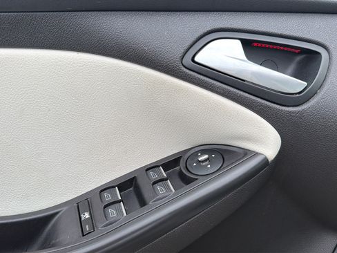 Used 2013 Ford Focus Titanium FWD image 18
