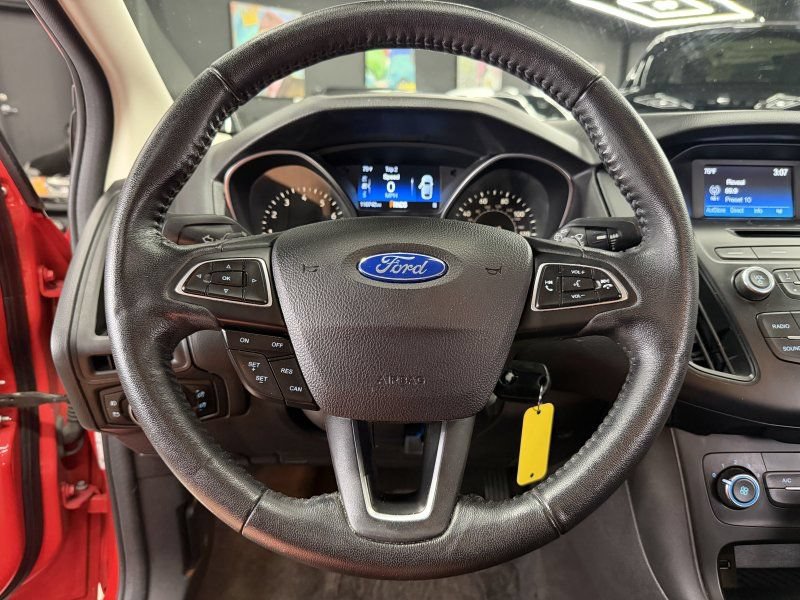Used 2015 Ford Focus SE w/ SE Sport Package FWD image 10