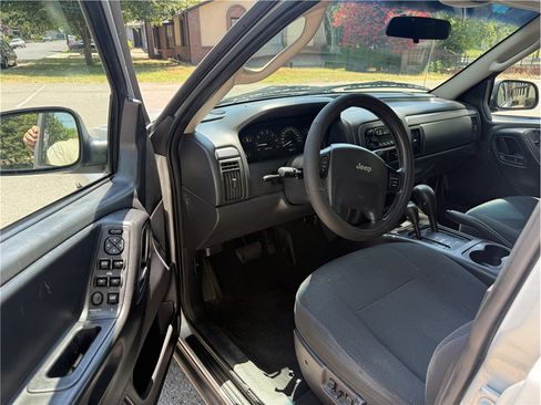 Used 2003 Jeep Grand Cherokee Laredo AWD/4WD image 10