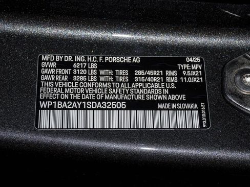 Certified 2025 Porsche Cayenne Coupe image 30