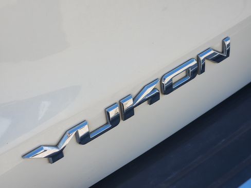 Used 2015 GMC Yukon Denali w/ Open Road Package RWD image 12