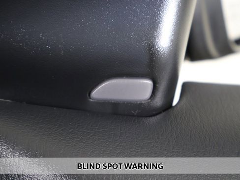 Used 2019 Nissan Pathfinder SV image 4