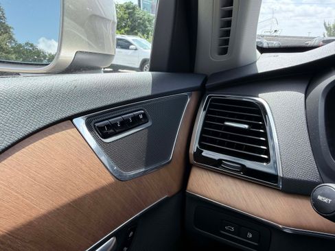 Certified 2024 Volvo XC90 T8 Plus w/ Protection Package Premier AWD/4WD image 15