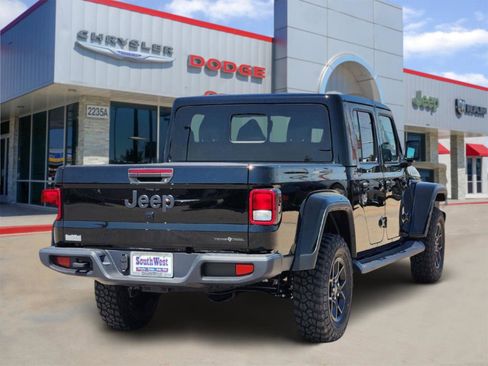 New 2025 Jeep Gladiator Sport image 5