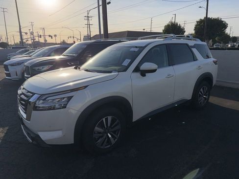 Used 2023 Nissan Pathfinder SL FWD image 1