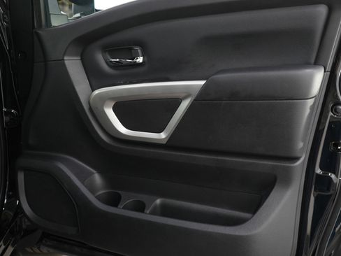 Used 2024 Nissan Titan SV w/ SV Convenience Package image 9