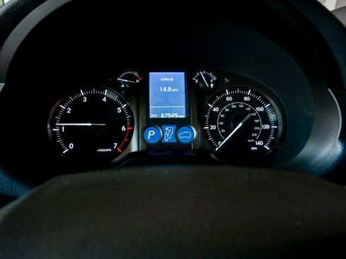 Used 2016 Lexus GX 460 image 35