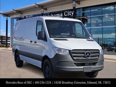 Used 2025 Mercedes-Benz Sprinter 2500 image 2