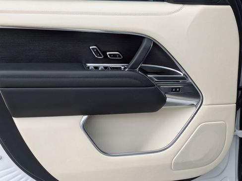 Used 2022 Land Rover Range Rover Long Wheelbase SE image 12