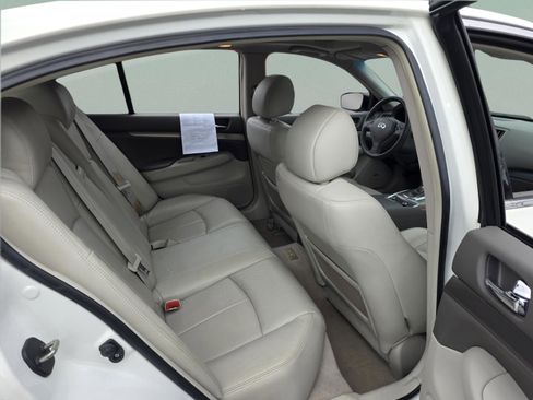 Used 2011 INFINITI G37 x w/ Premium Pkg image 22