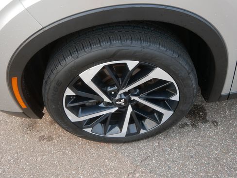 Used 2022 Mitsubishi Outlander SE AWD/4WD image 16