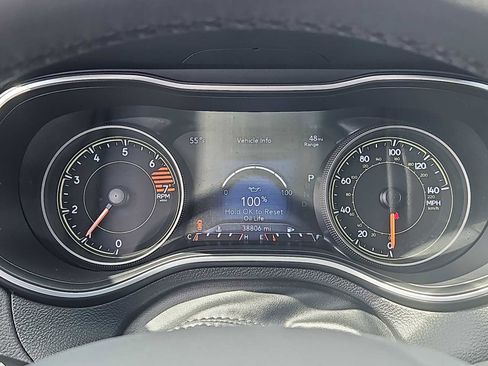 Used 2023 Jeep Cherokee Altitude Lux AWD/4WD image 30