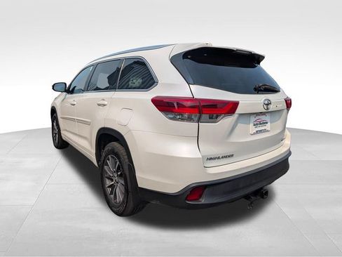 Used 2018 Toyota Highlander XLE AWD/4WD image 5