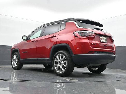 Used 2025 Jeep Compass Limited AWD/4WD image 39