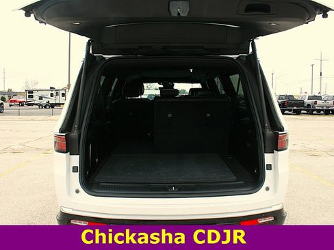 Used 2024 Jeep Wagoneer L Base w/ Premium Group I image 20