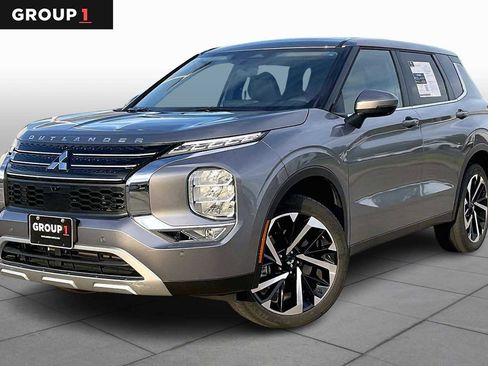 Used 2022 Mitsubishi Outlander SE image 1