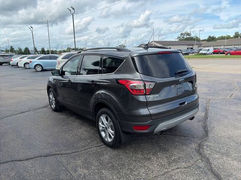 Used 2018 Ford Escape SE w/ SE Sync 3 Package FWD image 4